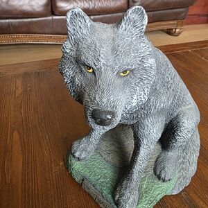 Majestic Gray Wolf Art Sculpture